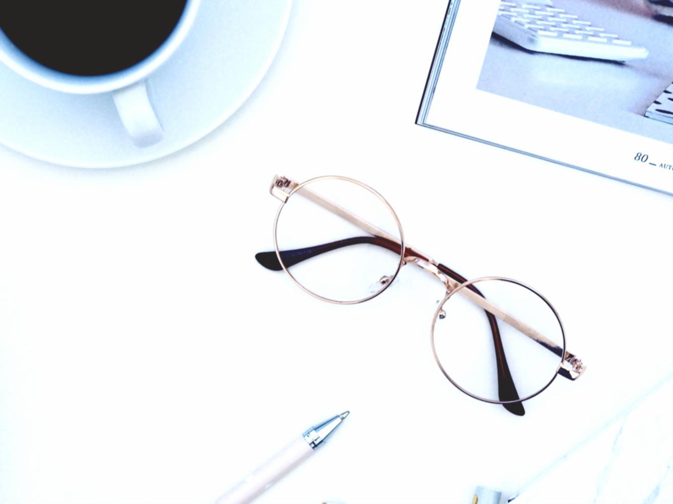 Financial planning consultation meeting in Bella Vista office discussing long-term investment strategy